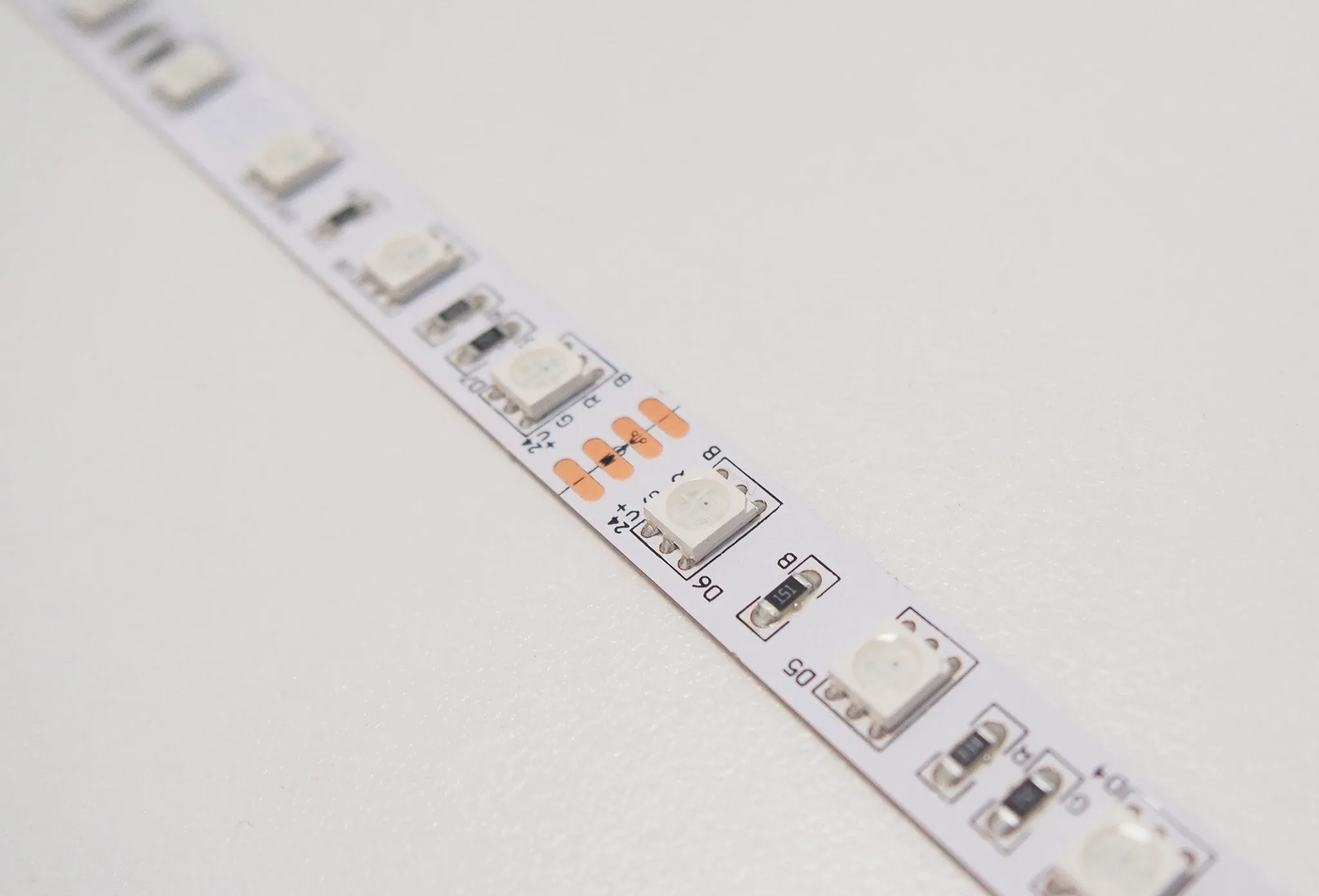 【40% OFF】 YUJILEDS® 3-in-1 RGB LED Flexible Strip - 60 LEDs/m - 5m/Reel
