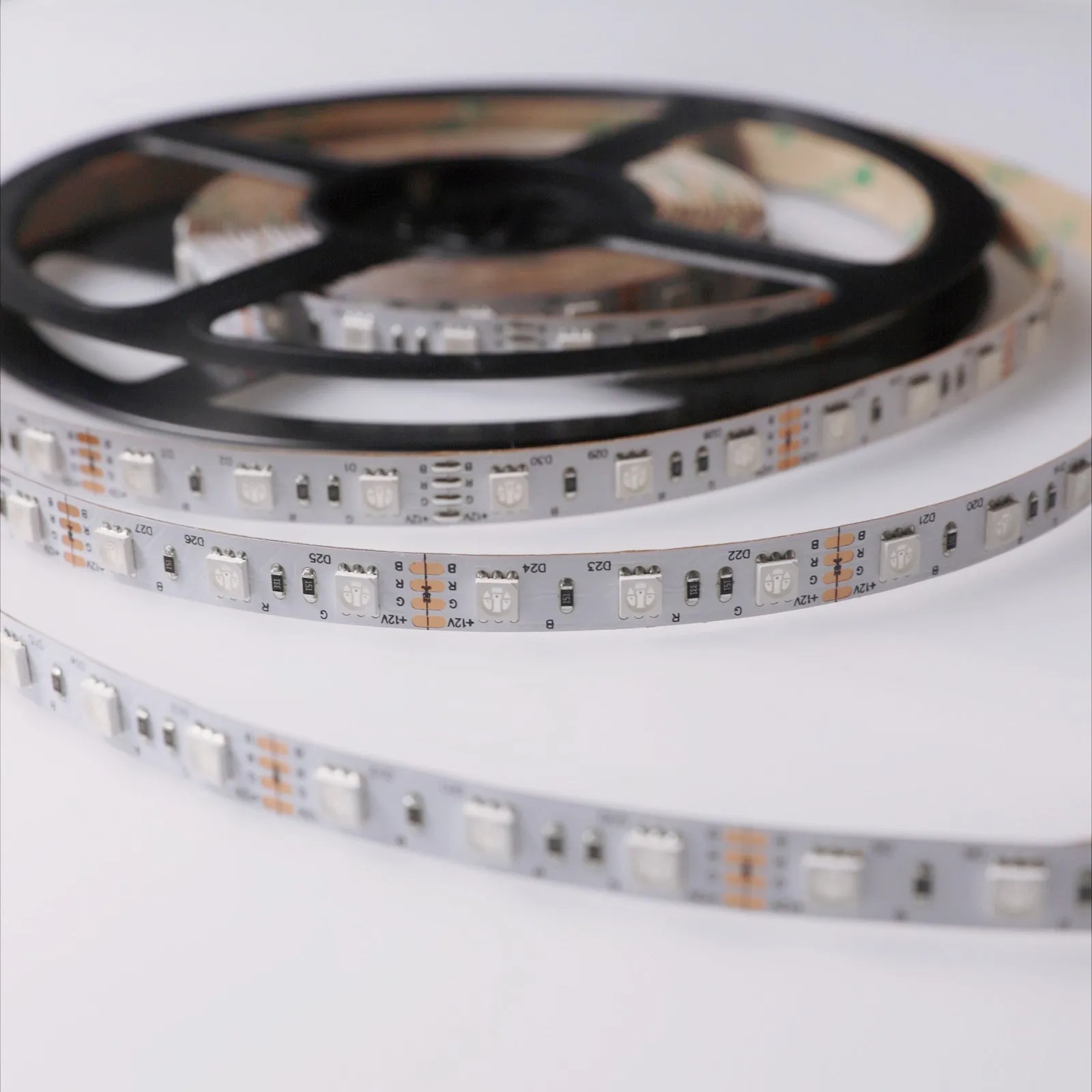【40% OFF】 YUJILEDS® 3-in-1 RGB LED Flexible Strip - 60 LEDs/m - 5m/Reel