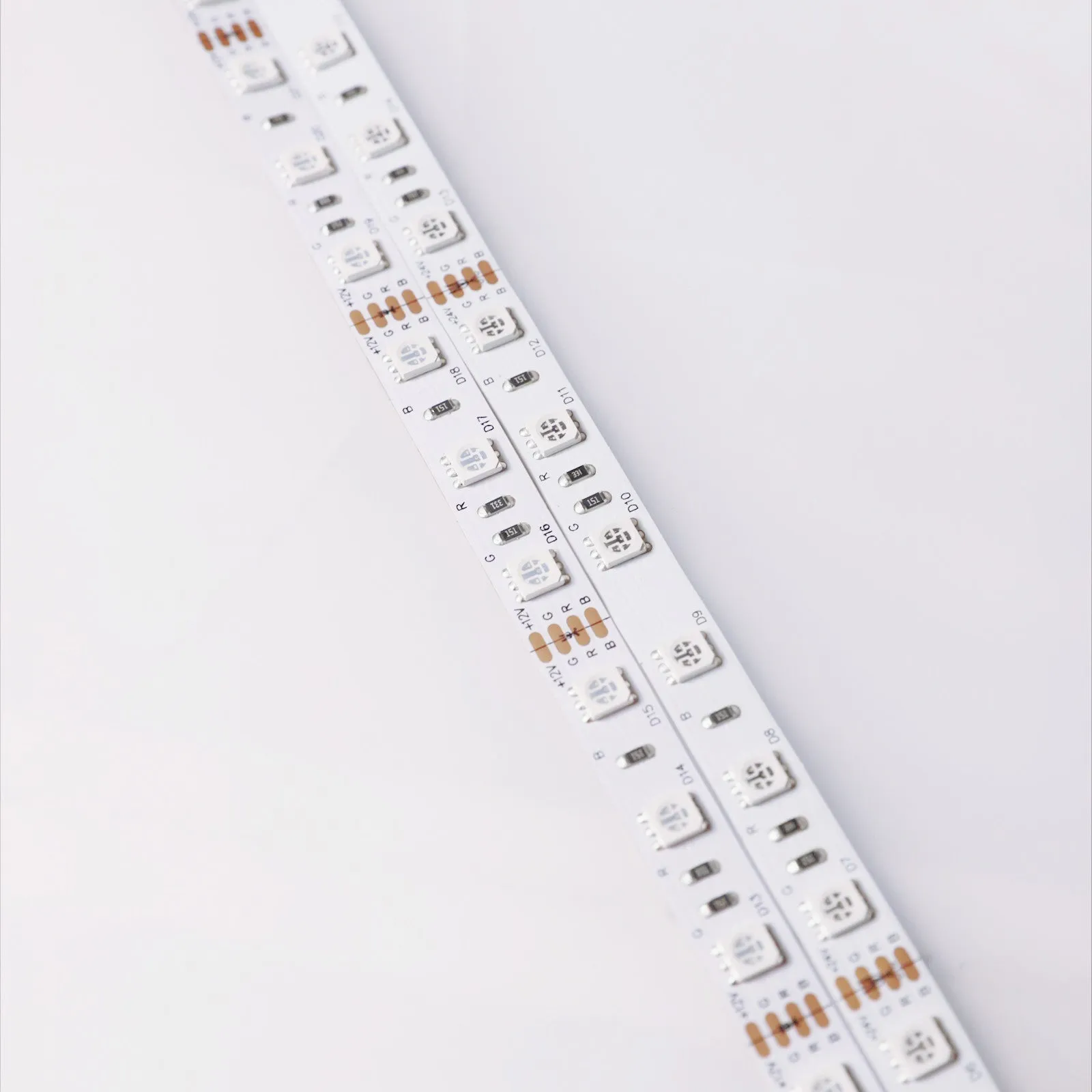 【40% OFF】 YUJILEDS® 3-in-1 RGB LED Flexible Strip - 60 LEDs/m - 5m/Reel