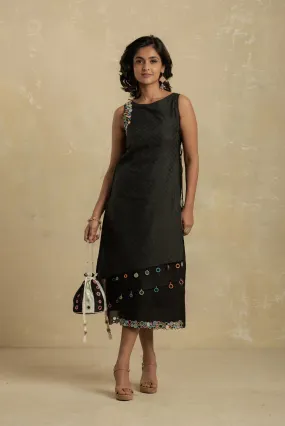 Black Sleeveless Layered Dress - Set of 1