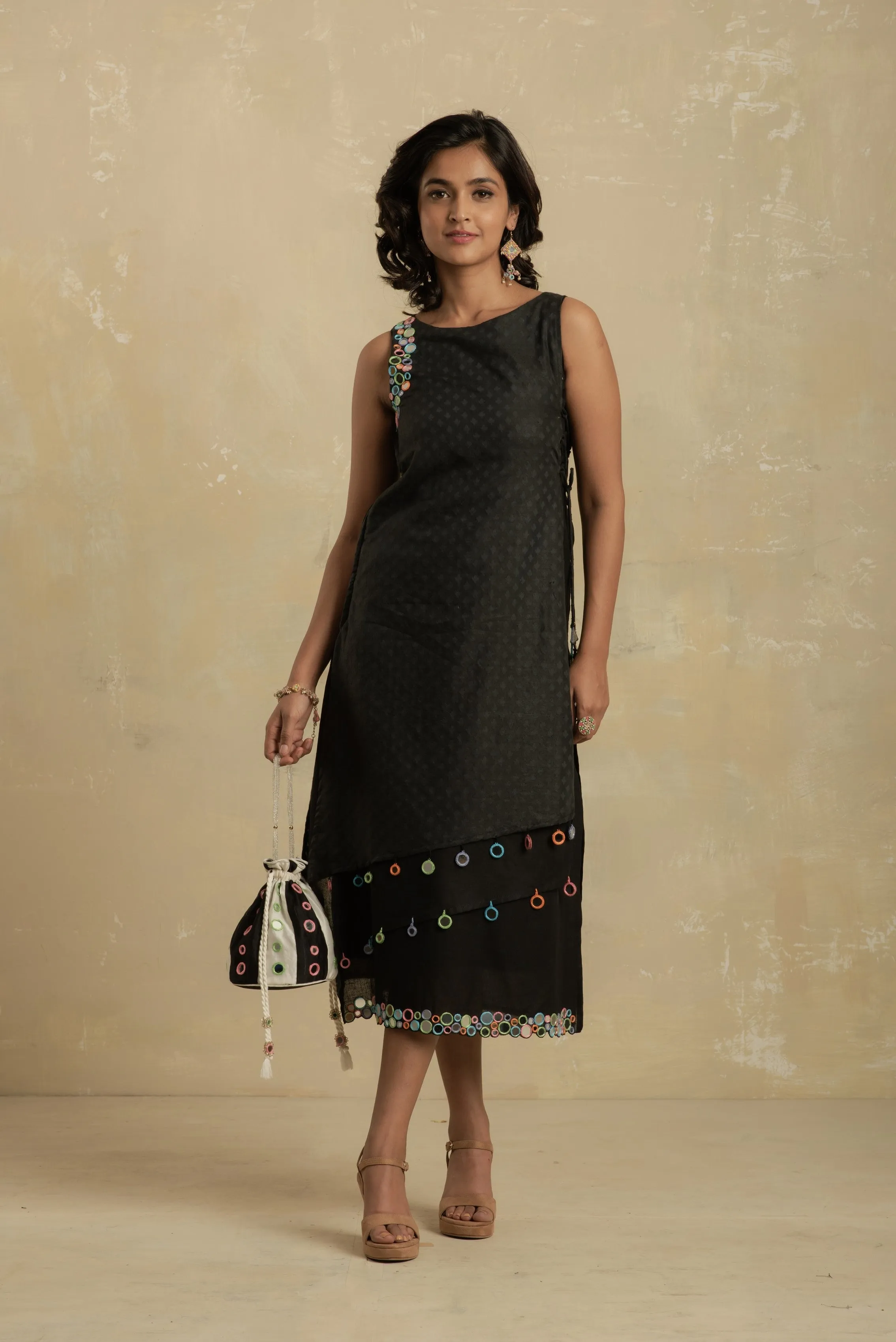 Black Sleeveless Layered Dress - Set of 1