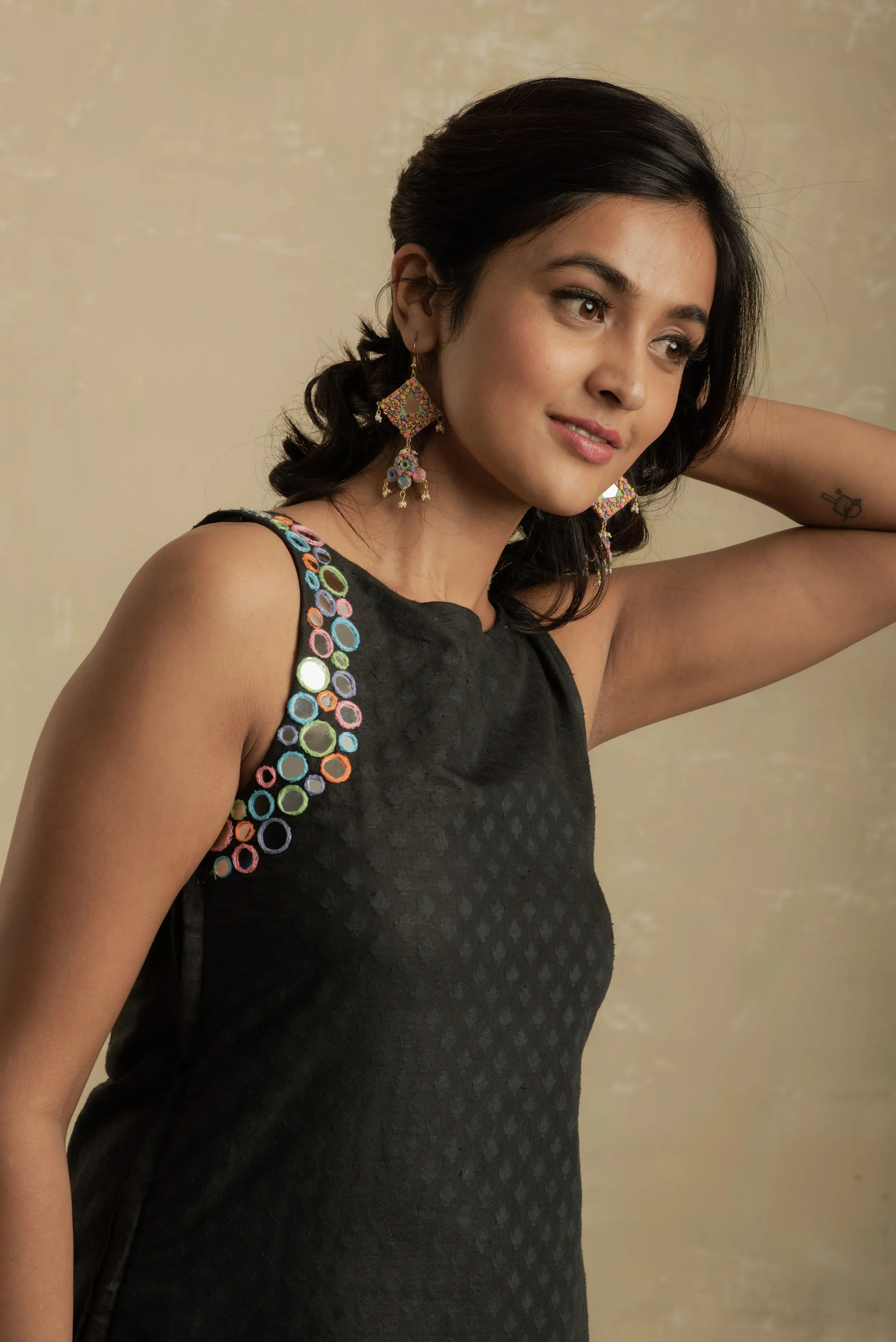 Black Sleeveless Layered Dress - Set of 1