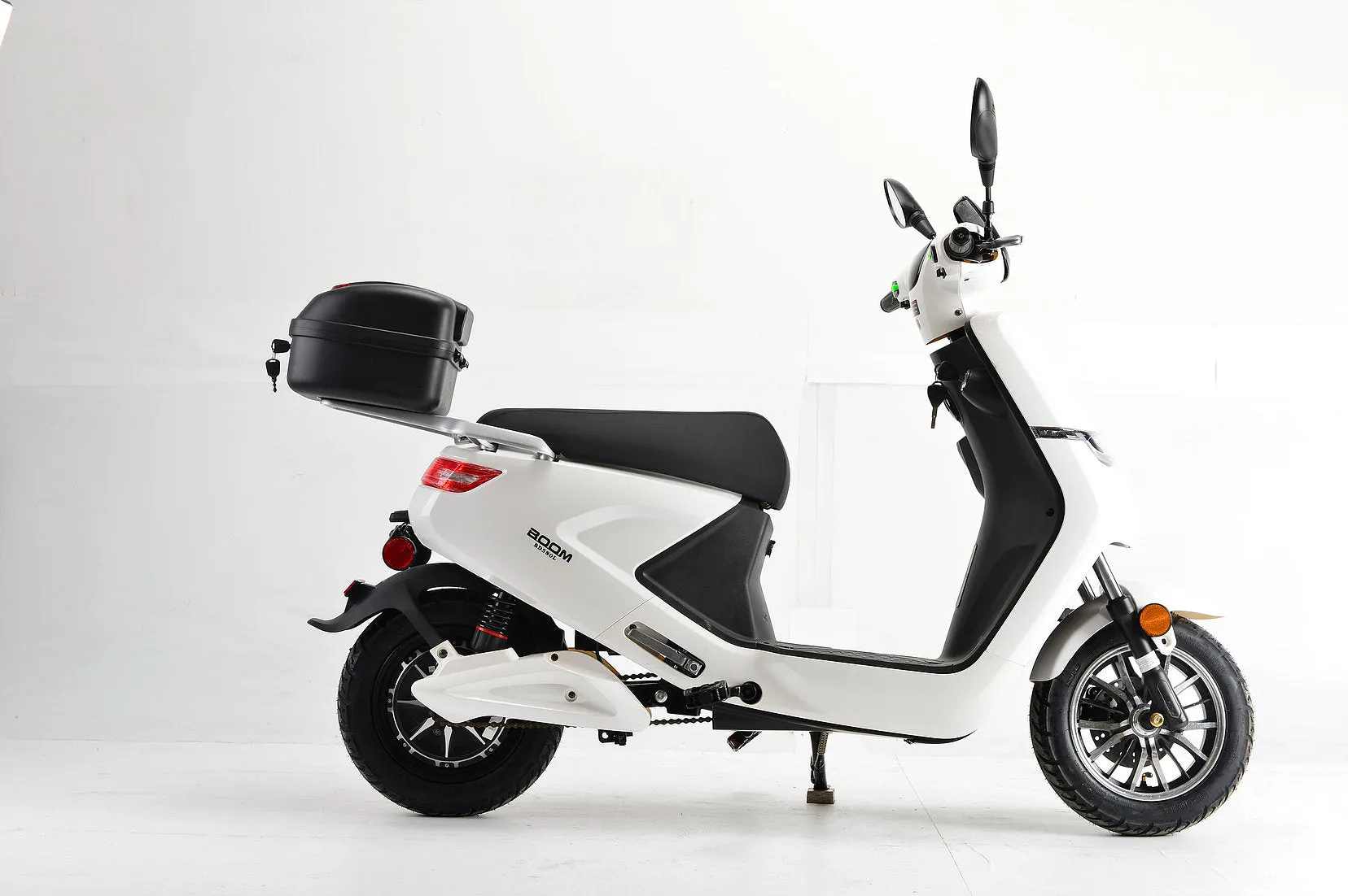 Boom Cirkit LED Electric Moped Scooter 500W 48V