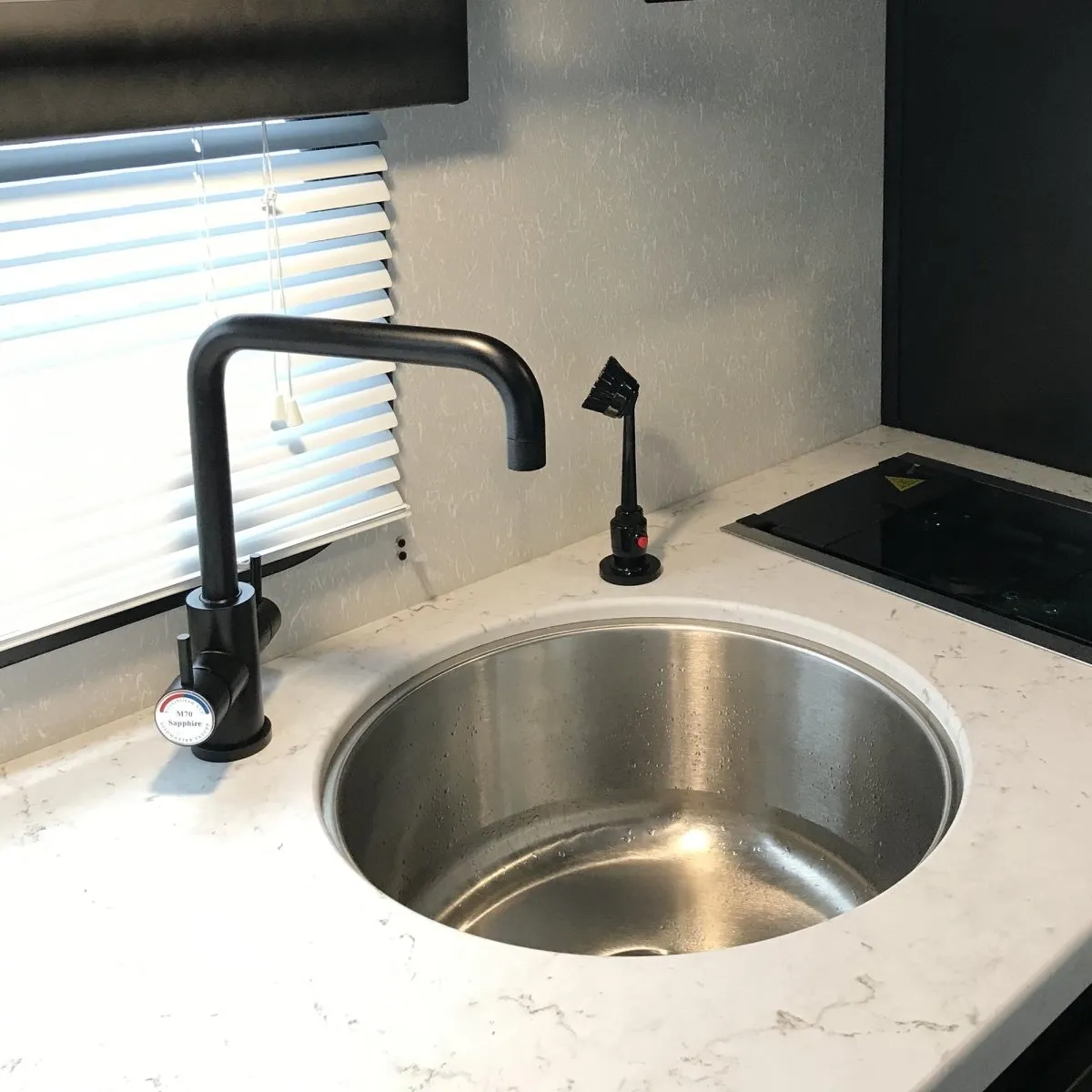 Dishmaster M70MBRA Sapphire Right Angle, Matte Black