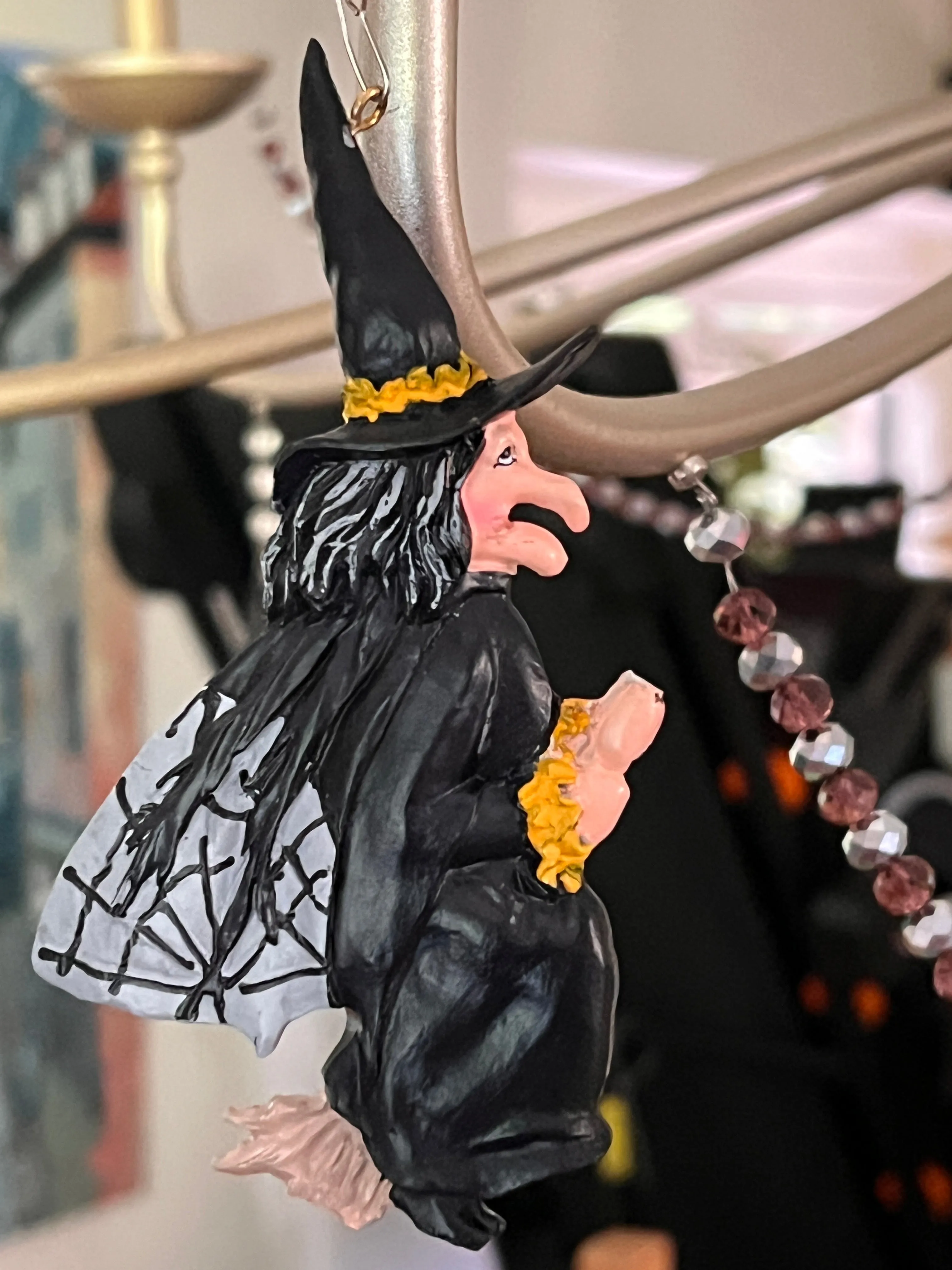 GERDY THE WITCH (Set/3) or (Set/1) MAGNETIC HALLOWEEN CHANDELIER ORNAMENT