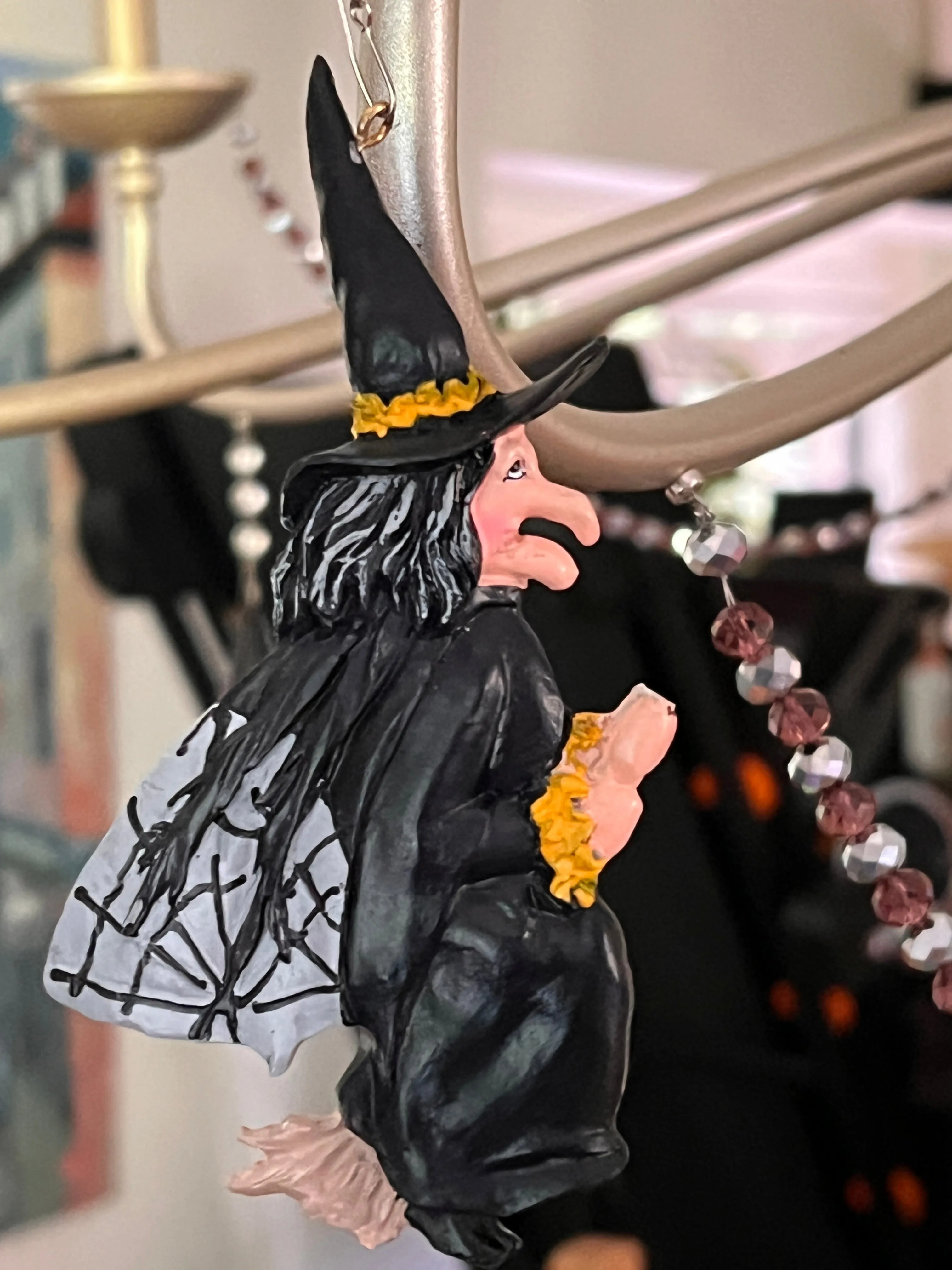 GERDY THE WITCH (Set/3) or (Set/1) MAGNETIC HALLOWEEN CHANDELIER ORNAMENT