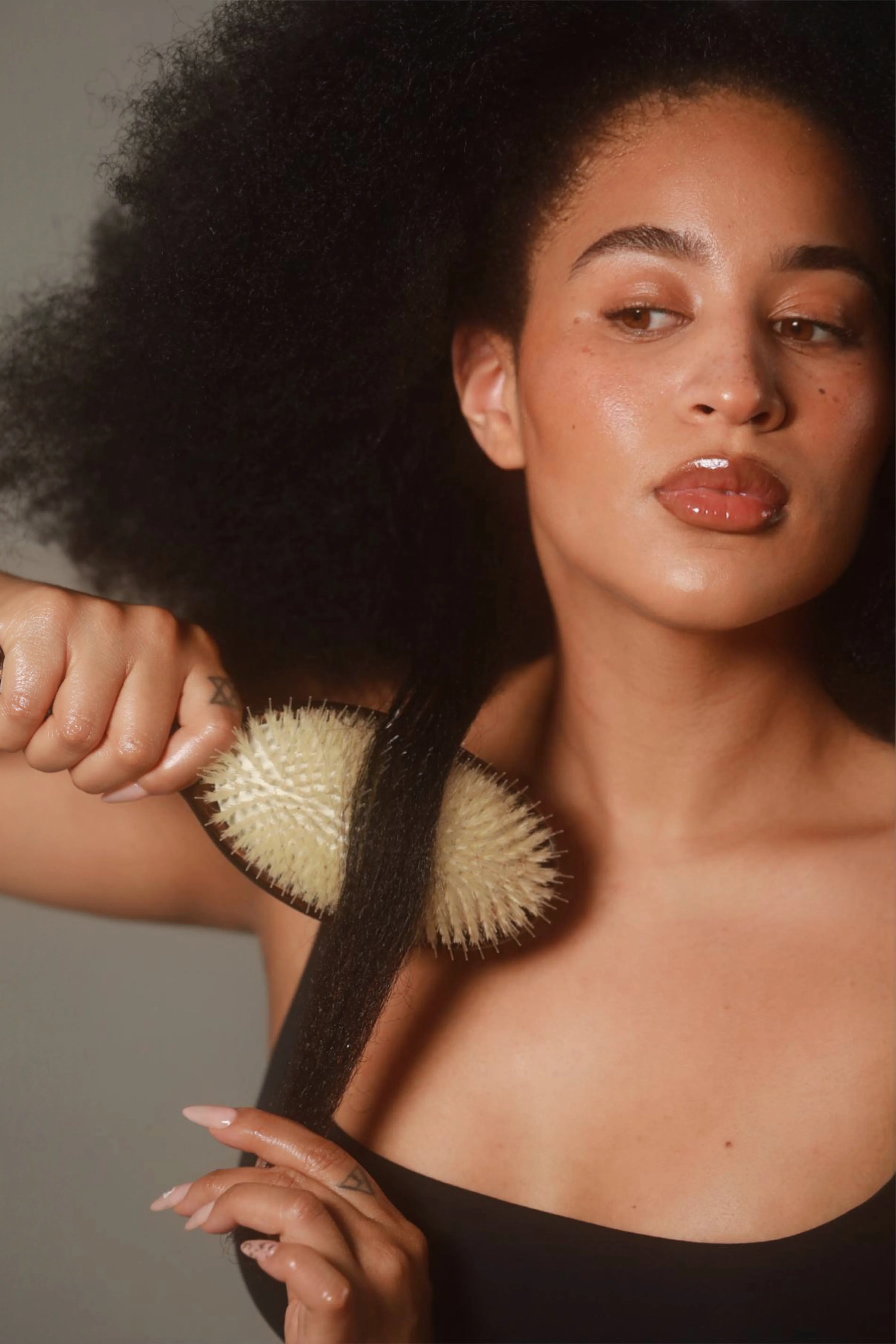 THE MERMAID BRUSH - ESSENTIAL BOAR BRISTLE BRUSH